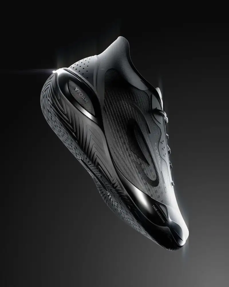 九游体育正规吗-颜值怎样？迪卡侬发布萨尔签名鞋黑色款并拍摄宣传照